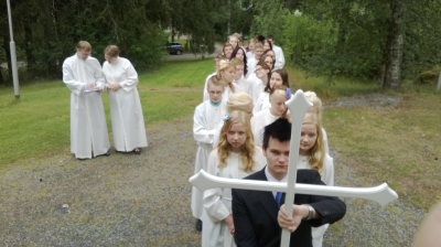 Konfirmaatioon saavutaan kulkueessa