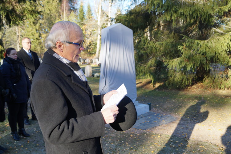 Kirkkovaltuuston Puheenjohtaja Juhani Rajala piti puheen tilaisuudessa